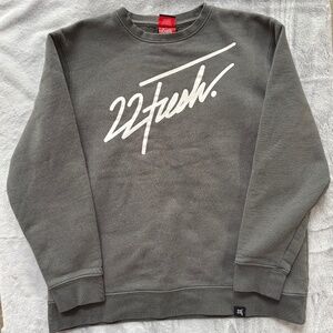 22 Fresh Apparel Youth Boy XL 14/16 Grey White Logo Crewneck Sweatshirt Casual